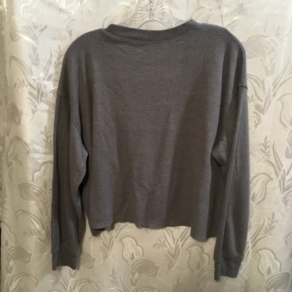 Hollister Gray Long Sleeve Crop Top - Picture 3 of 4